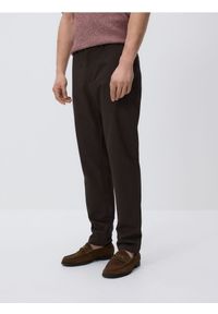 Reserved - Spodnie chino slim fit - ciemnobrązowy. Kolor: brązowy. Materiał: tkanina, bawełna