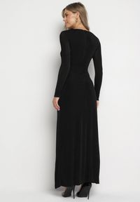 Born2be - Czarna Długa Sukienka z Ozdobnym Dekoltem i Biżuteryjnymi Detalami Nerosha. Kolor: czarny. Długość rękawa: długi rękaw. Styl: klasyczny, elegancki. Długość: maxi #5