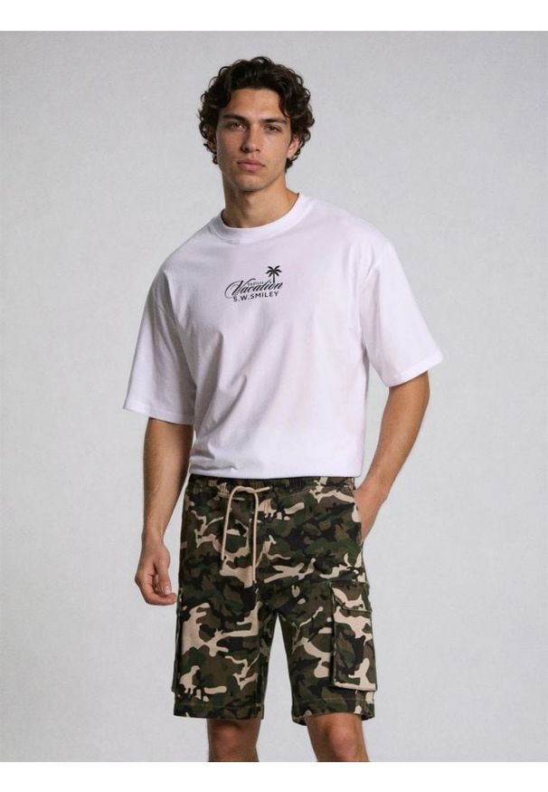 Sinsay - Szorty cargo ze wzorem moro - wielobarwny. Wzór: moro