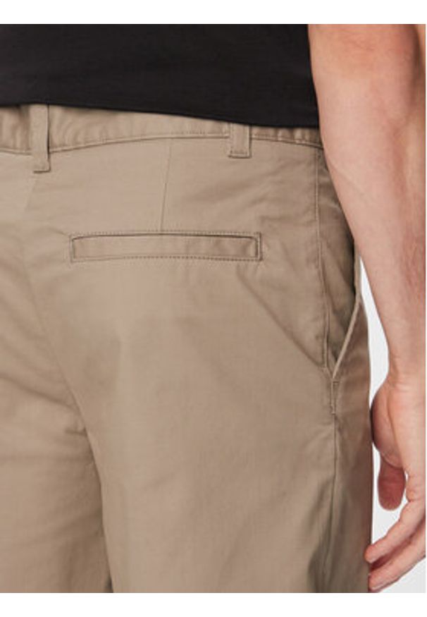 Hugo - HUGO Szorty materiałowe Genar261S 50567293 Brązowy jasny Slim Fit. Kolor: brązowy. Materiał: bawełna