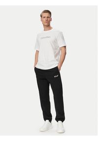 Calvin Klein Spodnie dresowe LV04LG212G Czarny Regular Fit. Kolor: czarny. Materiał: bawełna #4