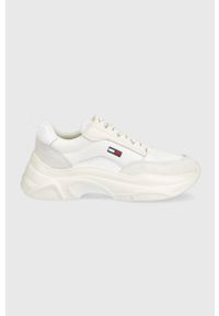 Tommy Jeans sneakersy kolor biały. Nosek buta: okrągły. Zapięcie: sznurówki. Kolor: biały. Materiał: guma. Obcas: na platformie