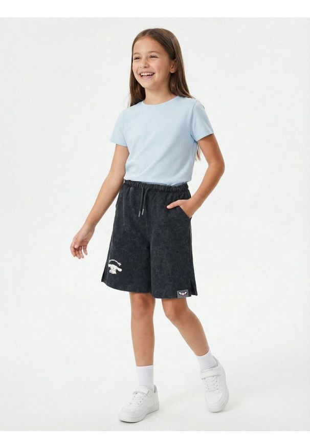 Sinsay - Szorty z nadrukiem Cinnamoroll - czarny. Kolor: czarny. Wzór: nadruk
