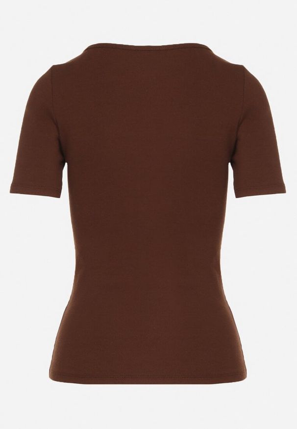 Born2be - Brązowy Prążkowany T-shirt z Bawełny Ozdobiony Guzikami Tasavia. Okazja: na co dzień. Kolor: brązowy. Materiał: bawełna, prążkowany. Wzór: aplikacja. Styl: klasyczny, casual