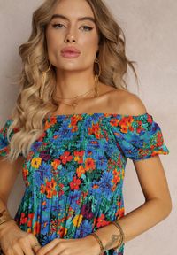 Renee - Niebieska Wiskozowa Sukienka Midi O Fasonie Hiszpanki w Kwiatowy Print Ambersen. Typ kołnierza: dekolt hiszpanka. Kolor: niebieski. Materiał: wiskoza. Wzór: kwiaty, nadruk. Długość: midi