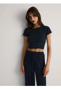 Reserved - Krótki prążkowany t-shirt - ciemnoszary. Kolor: szary. Materiał: prążkowany. Długość: krótkie #1