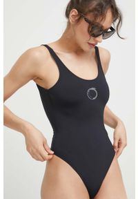 Trussardi Jeans - Trussardi jednoczęściowy strój kąpielowy kolor czarny miękka miseczka. Kolor: czarny. Materiał: materiał #2