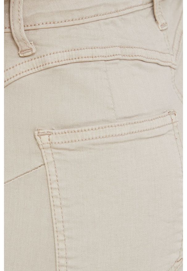 Answear Lab szorty damskie kolor beżowy gładkie high waist. Stan: podwyższony. Kolor: beżowy. Materiał: tkanina. Wzór: gładki. Styl: wakacyjny