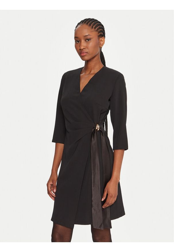 Rinascimento Sukienka koktajlowa CFC0020095002 Czarny Regular Fit. Kolor: czarny. Materiał: syntetyk. Styl: wizytowy