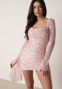 Born2be - Różowa Cekinowa Sukienka VICES o Dopasowanym Kroju z Wiązaniem Adrasalphia. Kolor: różowy. Styl: elegancki, klasyczny #6