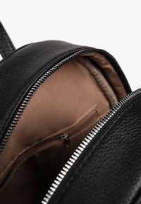 Born2be - Czarny Mały Plecak z Kieszonką na Suwak i Dodatkową Saszetką Pasolira. Kolor: czarny. Materiał: jeans. Styl: klasyczny, elegancki, casual