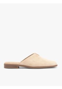 Ryłko - Piaskowe klapki mule. Okazja: na co dzień. Kolor: beżowy. Materiał: welur, skóra. Obcas: na obcasie. Styl: elegancki, street, klasyczny, casual #1