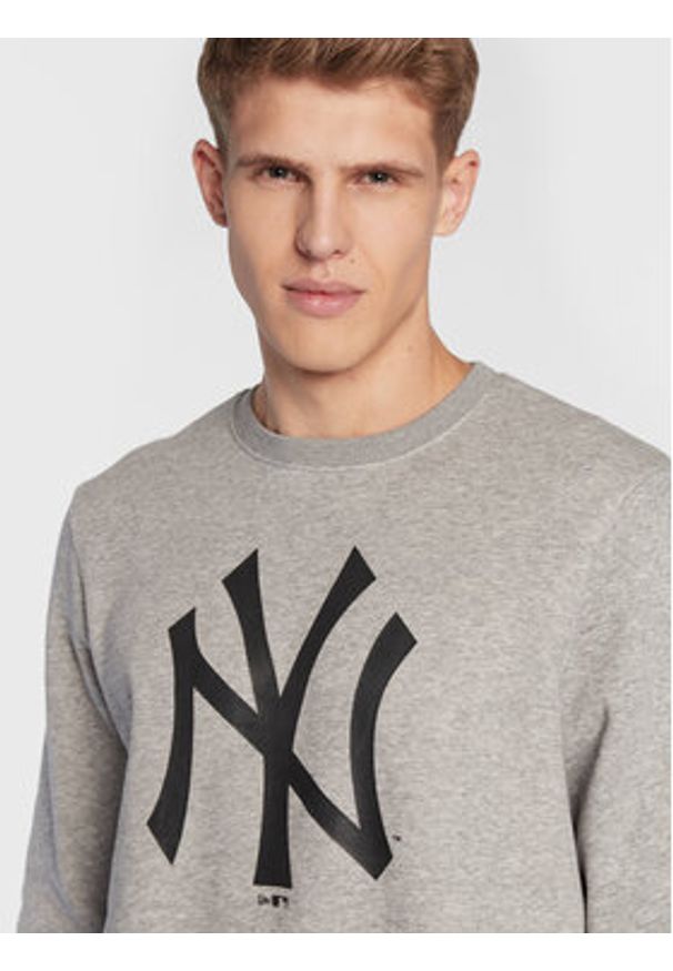 New Era Bluza New York Yankees MLB Team Logo 11863704 Szary Regular Fit. Kolor: szary. Materiał: bawełna