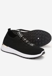 Born2be - Czarne Buty Sportowe Movali. Nosek buta: okrągły. Zapięcie: bez zapięcia. Kolor: czarny. Materiał: materiał. Szerokość cholewki: normalna. Wzór: aplikacja #5