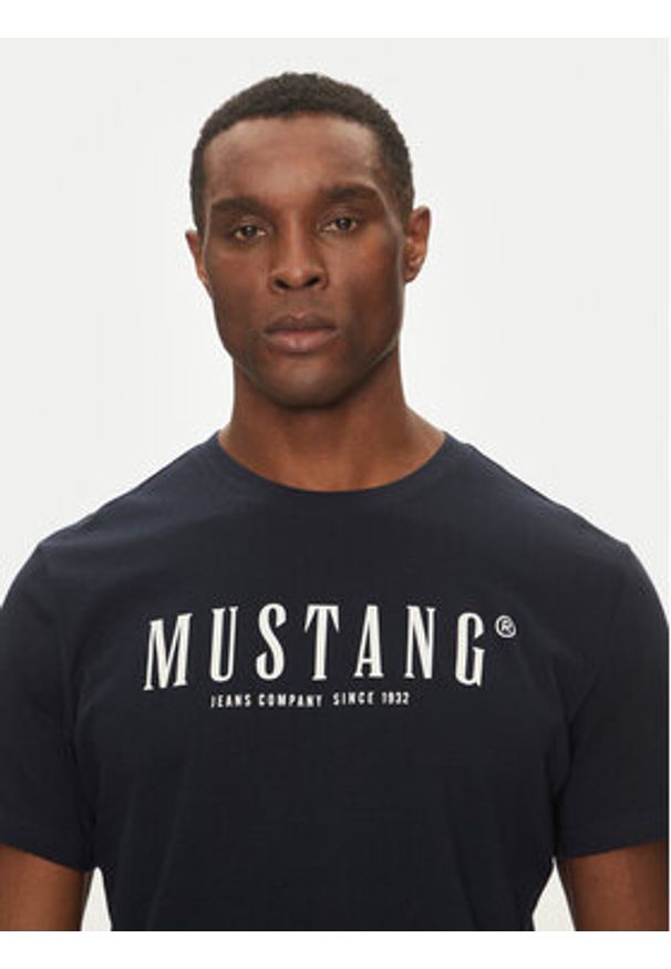 Mustang T-Shirt Austin 1016264 Granatowy Regular Fit. Kolor: niebieski. Materiał: bawełna