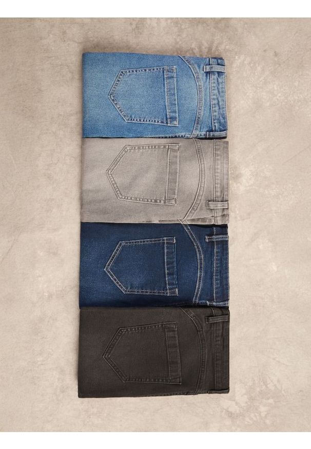 Reserved - Jeansy slim fit push up - czarny. Kolor: czarny