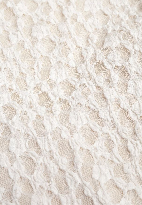 Renee - Biała Koronkowa Sukienka o Rozkloszowanym Kroju z Wiązanym Dekoltem Halter Bervine. Okazja: na imprezę, na randkę. Typ kołnierza: dekolt halter. Kolor: biały. Materiał: koronka