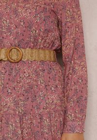 Renee - Ciemnoróżowa Sukienka Z Paskiem Ianeis. Kolor: różowy. Wzór: kwiaty, aplikacja. Styl: elegancki, klasyczny. Długość: midi