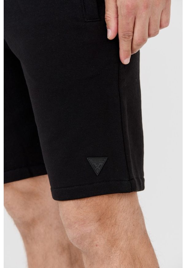 Guess - GUESS Czarne dresowe szorty męskie. Kolor: czarny. Materiał: bawełna