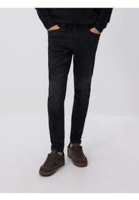 Reserved - Jeansy skinny z efektem sprania - czarny. Kolor: czarny