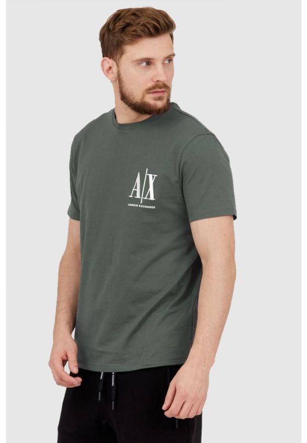 Armani Exchange - ARMANI EXCHANGE Szaro-zielony t-shirt męski z wyszywanym logo. Kolor: zielony. Materiał: prążkowany