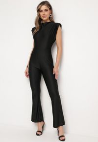 Born2be - Czarny Kombinezon z Rozszerzanymi Nogawkami i Poduszkami w Ramionach Atearai. Okazja: na co dzień. Kolor: czarny. Długość rękawa: krótki rękaw. Długość: krótkie. Styl: elegancki, casual #2