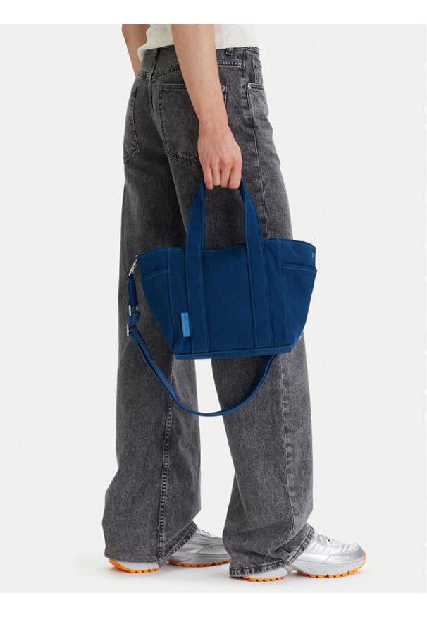 Calvin Klein Torebka Webbing Strap Canvas Small Tote LV04F3384G Niebieski. Kolor: niebieski