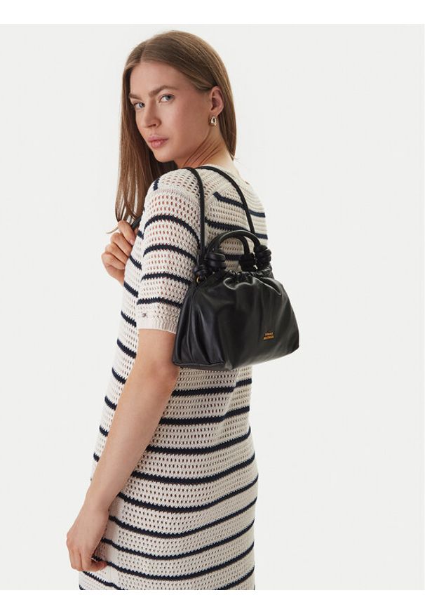 TOMMY HILFIGER - Tommy Hilfiger Torebka Th Soft Leather Med Crossover AW0AW18369 Czarny. Kolor: czarny. Materiał: skórzane