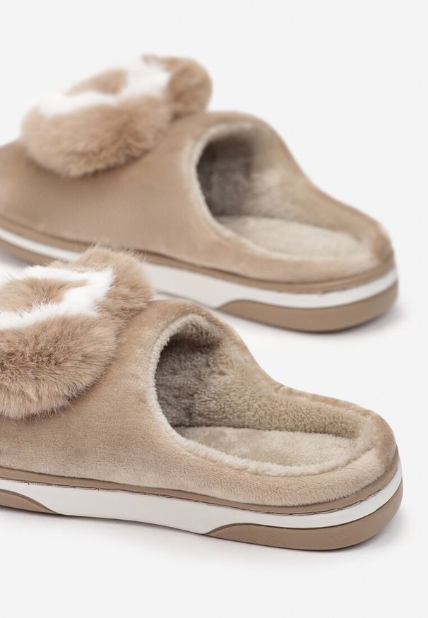 Born2be - Beżowe Kapcie Thaleis. Zapięcie: bez zapięcia. Kolor: beżowy. Materiał: futro, materiał, welur. Wzór: aplikacja