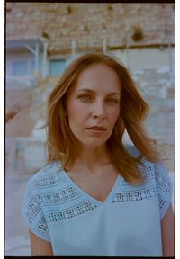 MOODO - Bluzka z bawełny z koronką błękitna. Kolor: niebieski. Materiał: bawełna, koronka. Wzór: koronka #1