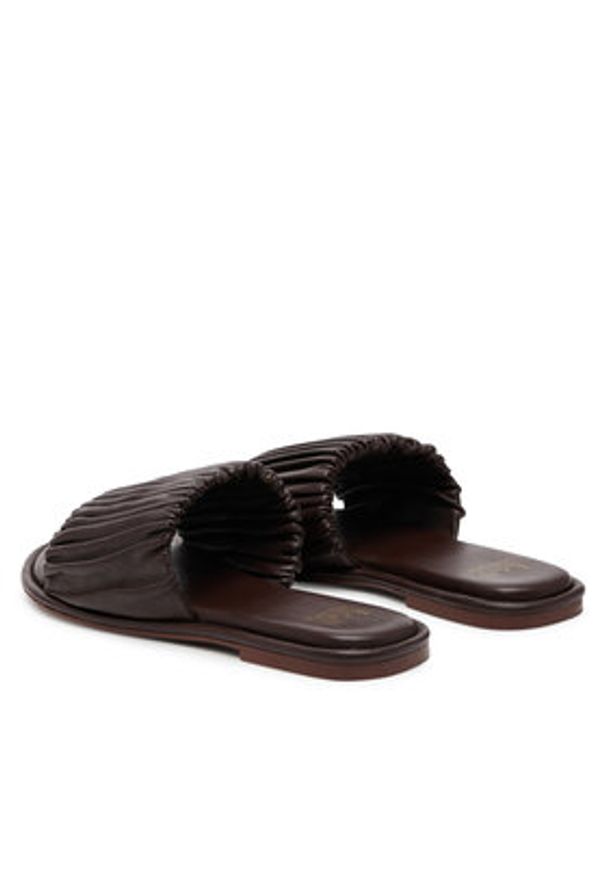 Bronx Klapki Delan-Y 85046-D Brązowy. Kolor: brązowy. Materiał: skóra