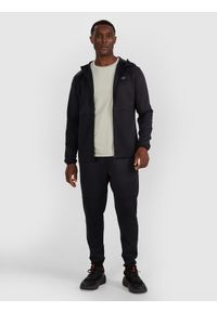 4f - 4F Bluza treningowa regular szybkoschnąca męska - czarna S. Okazja: na co dzień. Typ kołnierza: kaptur. Kolor: czarny. Materiał: dzianina, elastan, włókno, tkanina, syntetyk, materiał. Długość: krótkie. Wzór: gładki, ze splotem. Styl: casual, klasyczny, sportowy #2