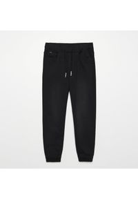 Cropp - Jeansowe joggery - Czarny. Kolor: czarny #1