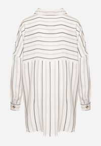 Born2be - Beżowo-Szara Bawełniana Koszula Oversize w Paski Filalira. Okazja: na co dzień. Typ kołnierza: dekolt w serek, kołnierzyk klasyczny. Kolor: beżowy. Materiał: bawełna. Długość rękawa: długi rękaw. Długość: długie. Wzór: paski. Styl: klasyczny, elegancki, casual #7