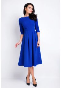Sukienki.shop - Elegancka sukienka rozkloszowana z kontrafałdami niebieska. Okazja: do pracy. Kolor: niebieski. Styl: elegancki #1