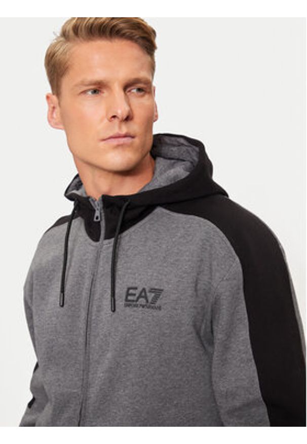 EA7 Emporio Armani Dres 6DPV66 PJVTZ 3925 Szary Regular Fit. Kolor: szary. Materiał: bawełna