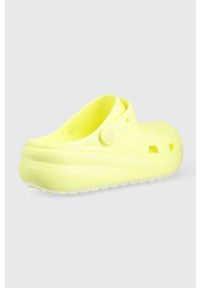 Crocs klapki dziecięce kolor żółty. Nosek buta: okrągły. Kolor: żółty. Materiał: materiał. Wzór: gładki. Obcas: na platformie #4