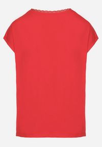 Born2be - Czerwony Bawełniany T-shirt z Koronką przy Dekolcie Ralettia. Okazja: na co dzień. Kolor: czerwony. Materiał: bawełna, koronka. Wzór: koronka. Styl: casual #3
