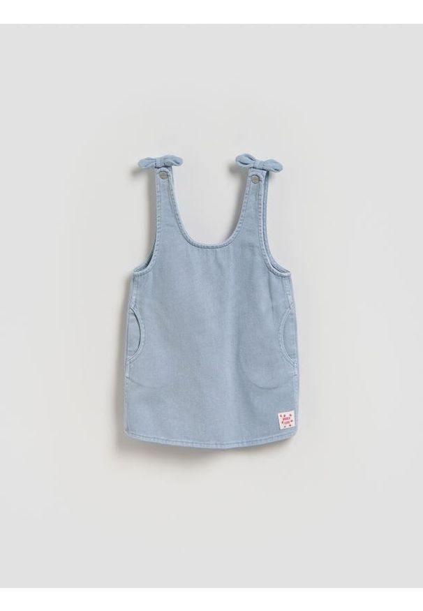 Reserved - Jeansowa spódnica ogrodniczka - jasnoniebieski. Kolor: niebieski. Materiał: jeans