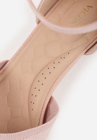 Renee - Różowe Czółenka z Tkaniny VICES na Niskim Obcasie z Paskiem Wokół Kostki i Wkładką Soft-Step Xylieth. Okazja: na co dzień. Zapięcie: pasek. Kolor: różowy. Materiał: tkanina. Obcas: na obcasie. Styl: casual, elegancki. Wysokość obcasa: niski #2