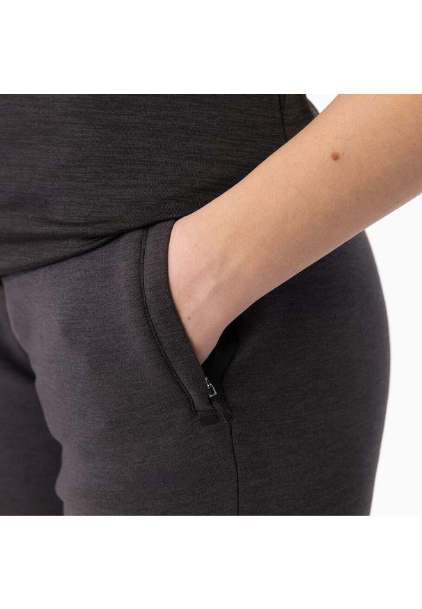 Damskie spodnie dresowe Jako jogging Premium Basics. Kolor: wielokolorowy, szary, brązowy. Materiał: dresówka. Sport: bieganie