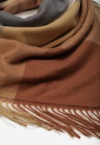 Born2be - Beżowy Szalik Bellaern. Kolor: beżowy. Materiał: bawełna, wiskoza, tkanina, futro. Styl: elegancki #4