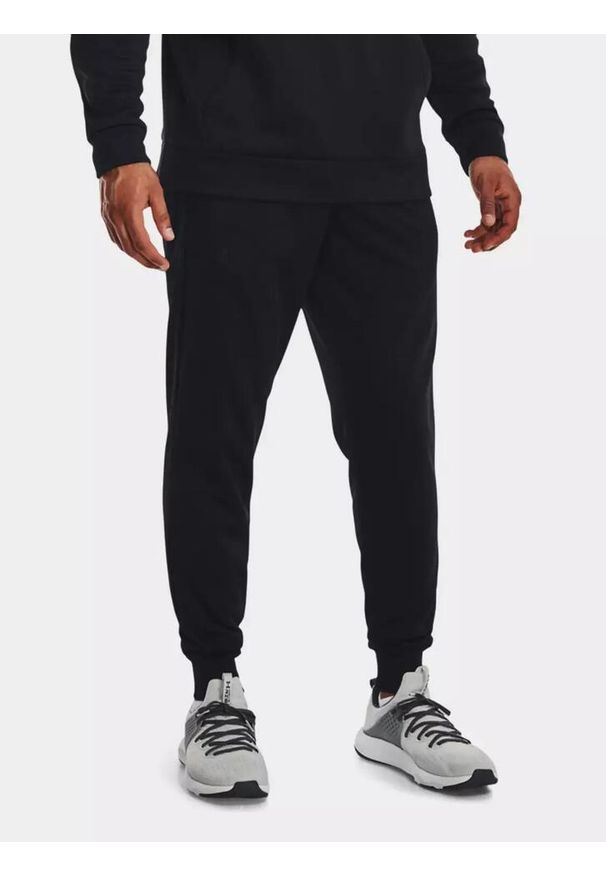 Spodnie fitness męskie Under Armour Armour Fleece Joggers. Kolor: wielokolorowy, czarny. Materiał: dresówka. Sport: fitness