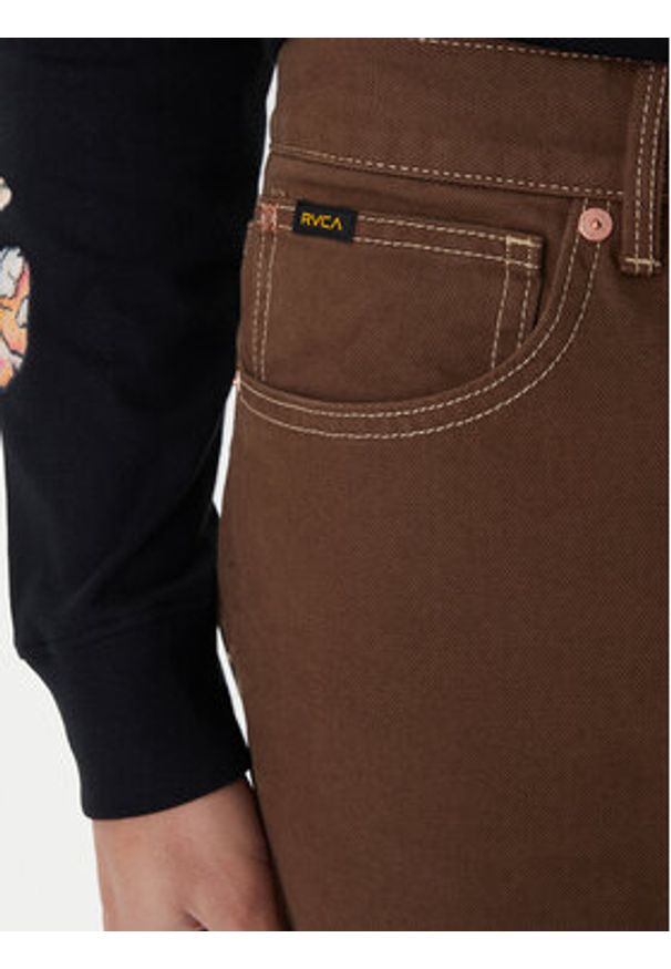 RVCA Spodnie materiałowe Dayshift 23A113502 Brązowy Relaxed Fit. Kolor: brązowy. Materiał: bawełna