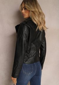 Renee - Czarna Kurtka o Fasonie Ramoneski z Ekoskóry Ozdobiona Przeszyciami z Asymetrycznym Zapięciem Sativana. Okazja: na co dzień. Kolor: czarny. Materiał: jeans. Wzór: aplikacja. Styl: elegancki, rockowy, wizytowy, casual #5