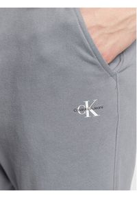 Calvin Klein Jeans Szorty sportowe J30J322915 Szary Regular Fit. Kolor: szary. Materiał: bawełna. Styl: sportowy #3