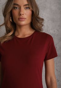 Renee - Bordowy T-shirt z Bawełny z Okrągłym Dekoltem Nedima. Okazja: na co dzień. Kolor: czerwony. Materiał: bawełna. Styl: klasyczny, casual #2