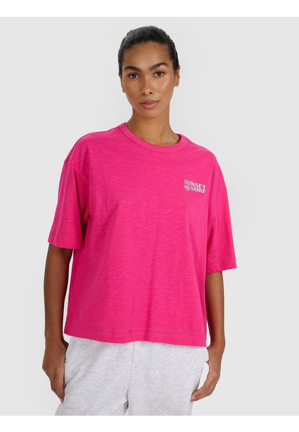 4f - 4F T-shirt oversize z nadrukiem damski - różowy L. Okazja: na co dzień. Kolor: różowy. Materiał: materiał, bawełna, jersey, dzianina, tkanina. Długość rękawa: krótki rękaw. Długość: krótkie. Wzór: nadruk. Sezon: lato. Styl: sportowy, klasyczny, casual
