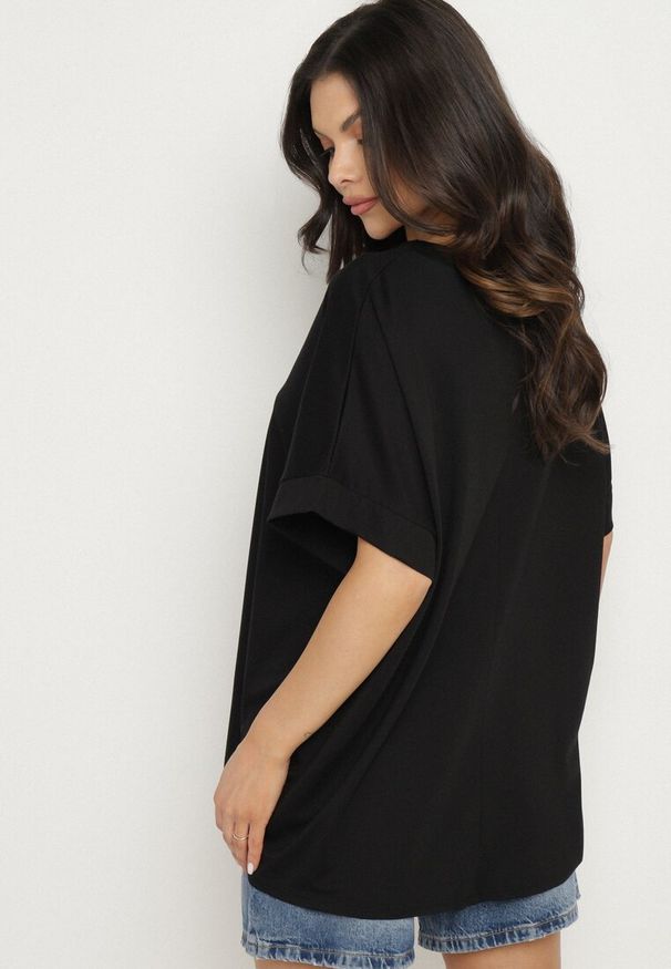 Born2be - Czarny T-shirt z Wiskozą o Kroju Nietoperza Tanariona. Okazja: na co dzień. Kolor: czarny. Materiał: wiskoza. Styl: casual