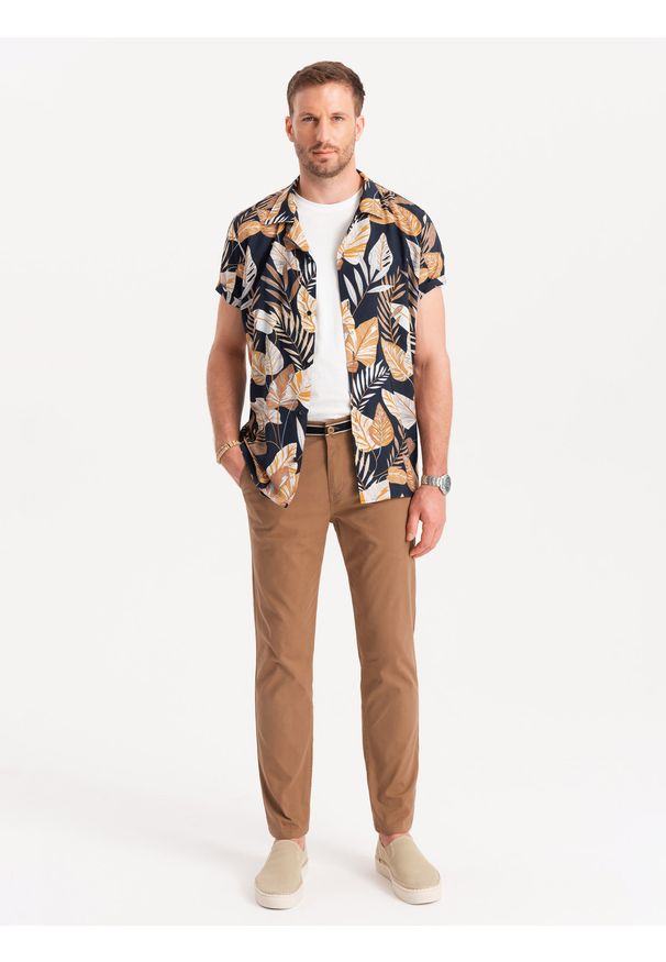 Ombre Clothing - Spodnie męskie chino z ozdobną taśmą w pasie – brązowe V4 OM-PACP-0118 - XXL. Okazja: na co dzień. Kolor: brązowy. Materiał: bawełna, elastan. Styl: casual